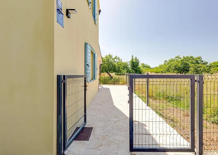 House Crassula Vakantiehuis Murter